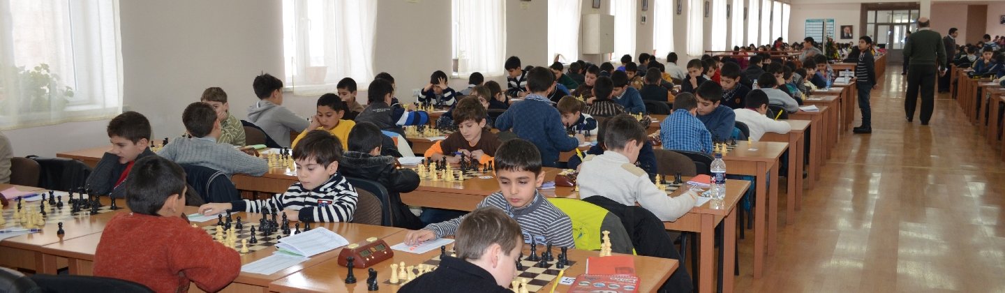 Rafael Vahanyan plays chess with children